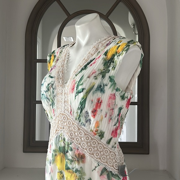 Tadashi Shoji Floral Pleat Chiffon Trumpet Gown White Floral, Size 10 NWT $588 - Picture 11 of 17